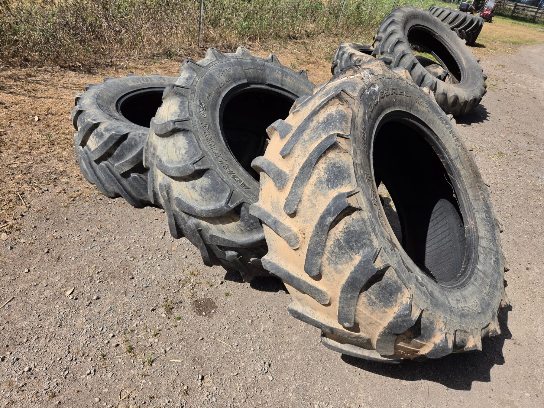 Used - 3x Tractor Tyres 480/65R28 - photo 4