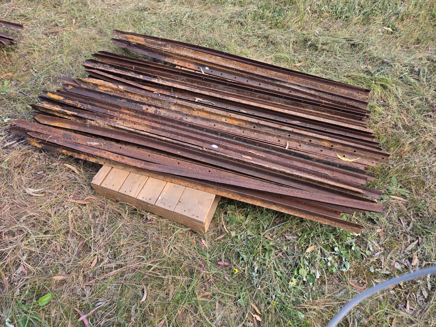 Used - 40x 1650mm Steel Posts - photo 2