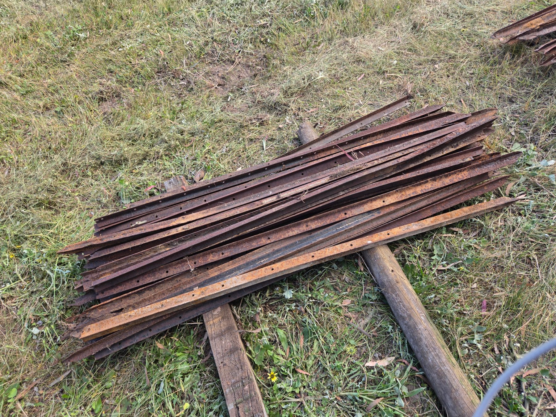 Used - 40x 1650mm Steel Posts - photo 3