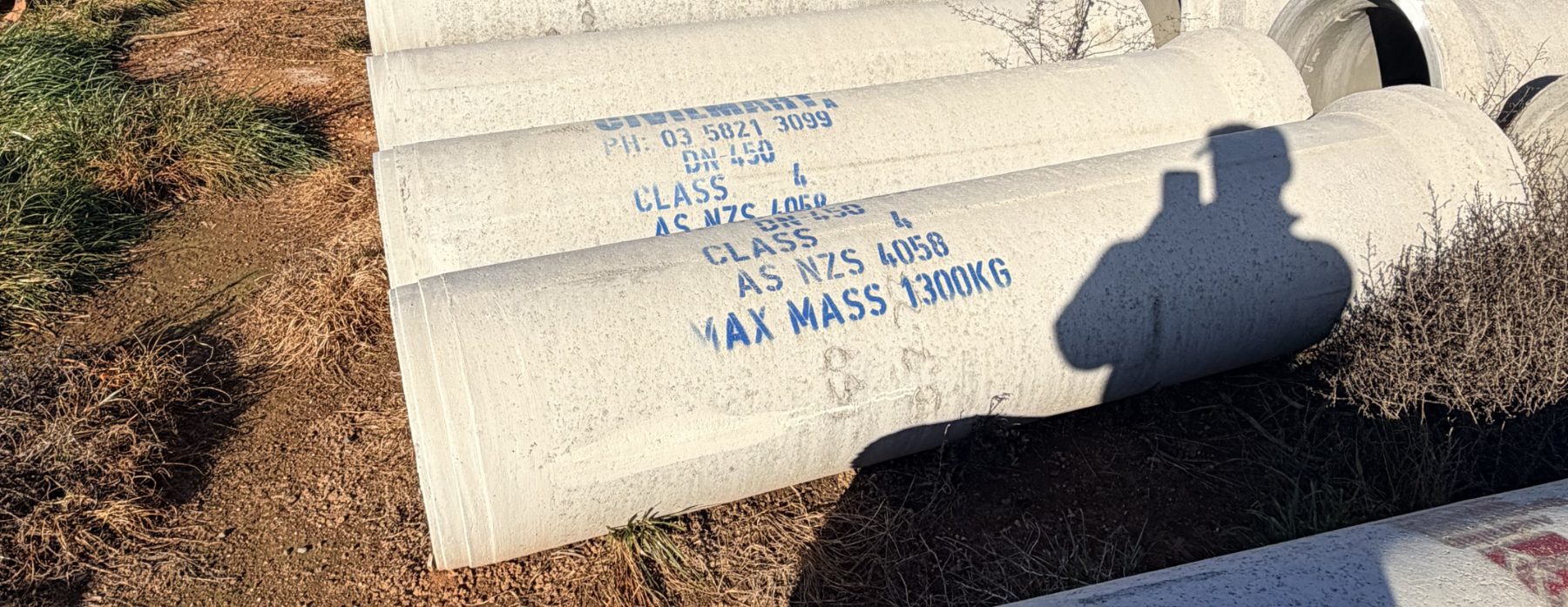 Pair of as new DN 450 Civil Mart concrete pipes 450mm x 2400mm - photo 2