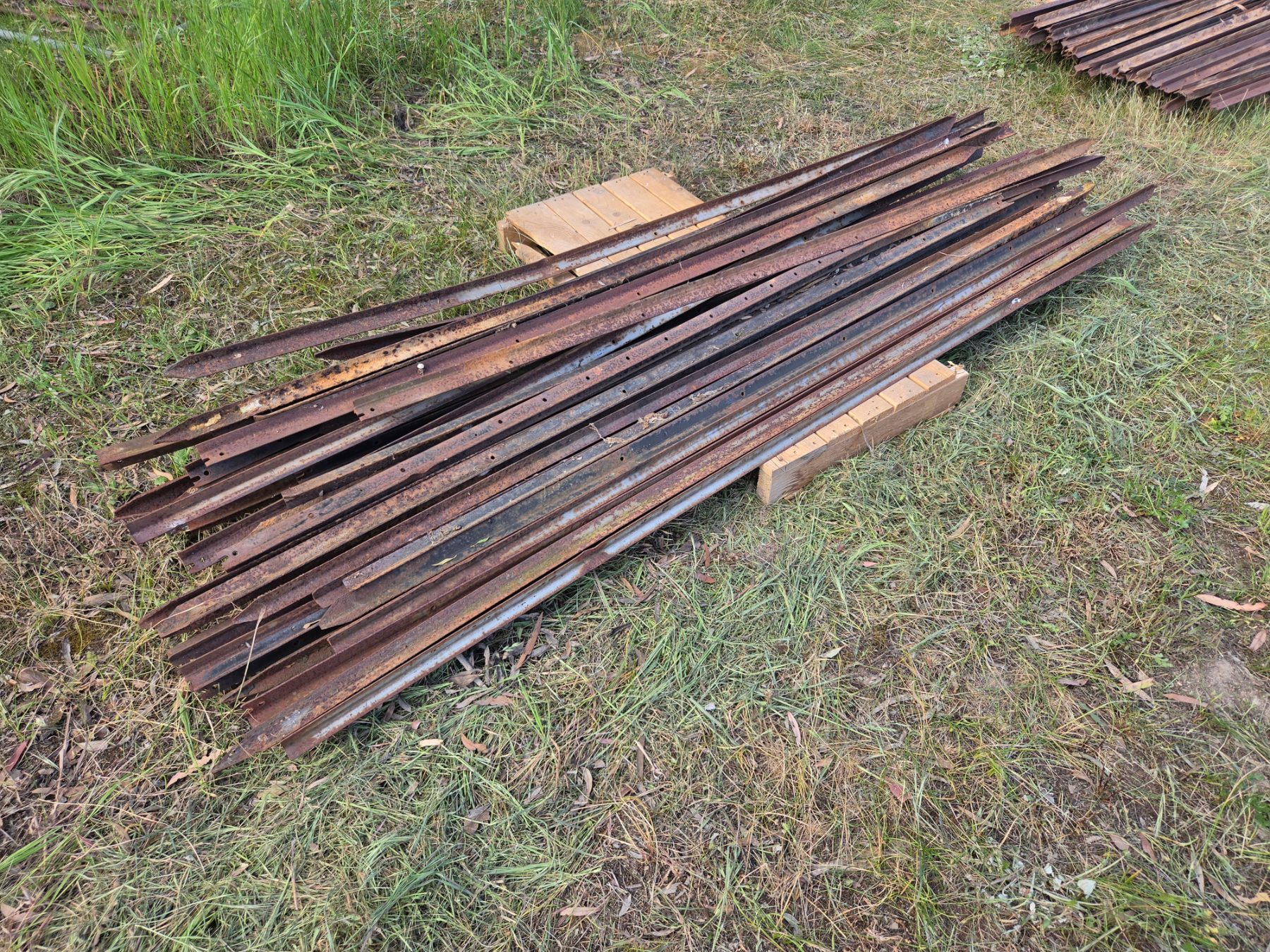 Used - 40x 6-8ft Steel Posts - photo 2