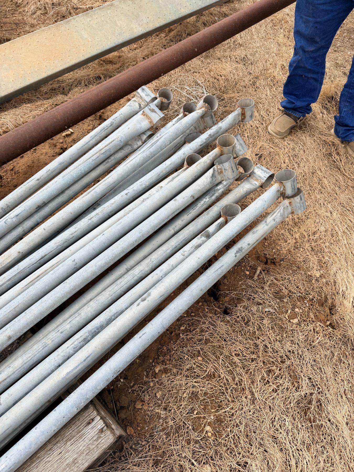 18 Demountable fencing rails