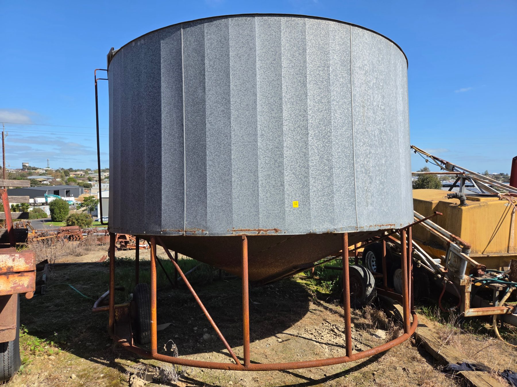 Field bin - photo 1