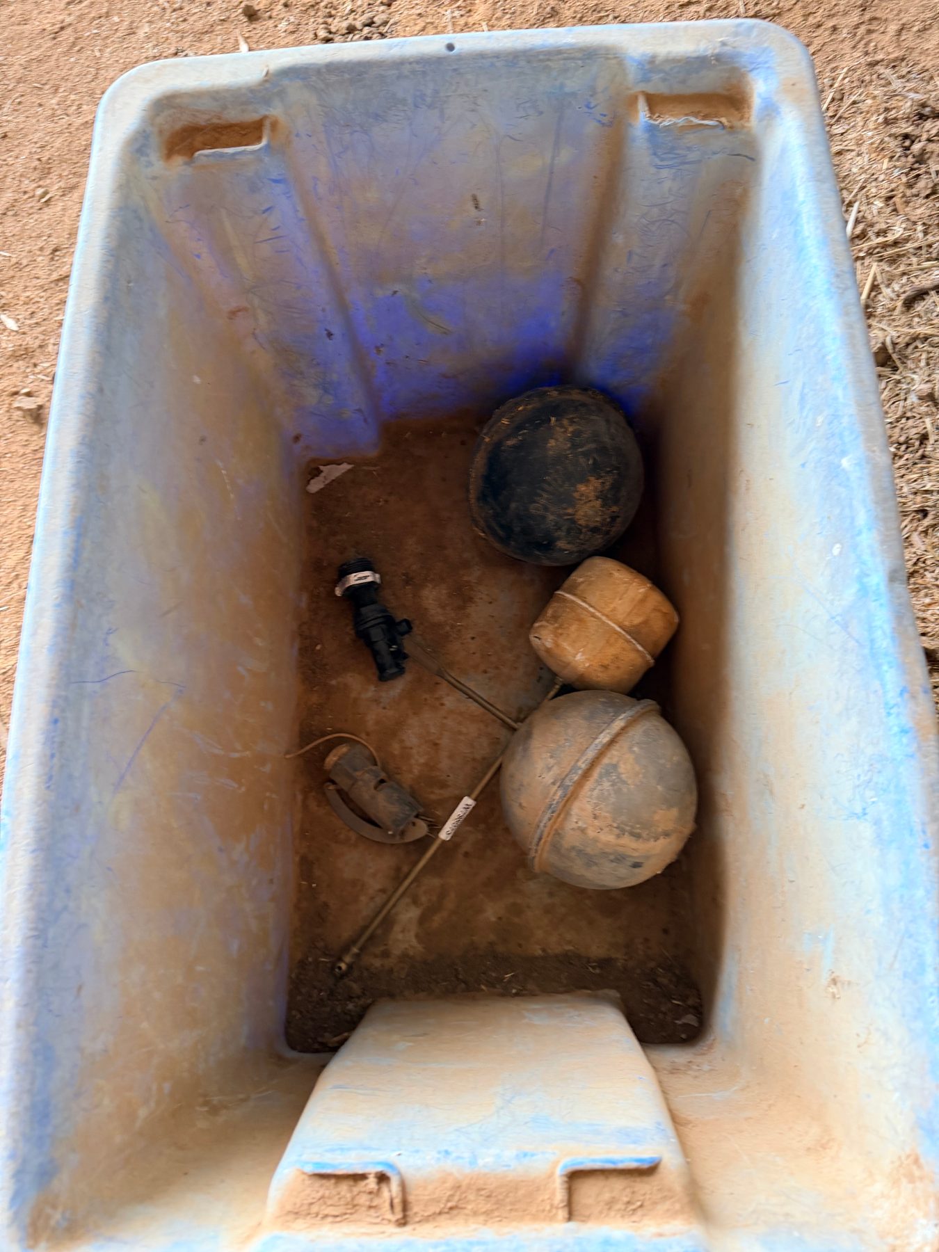 Storage tub with trough floats - photo 3