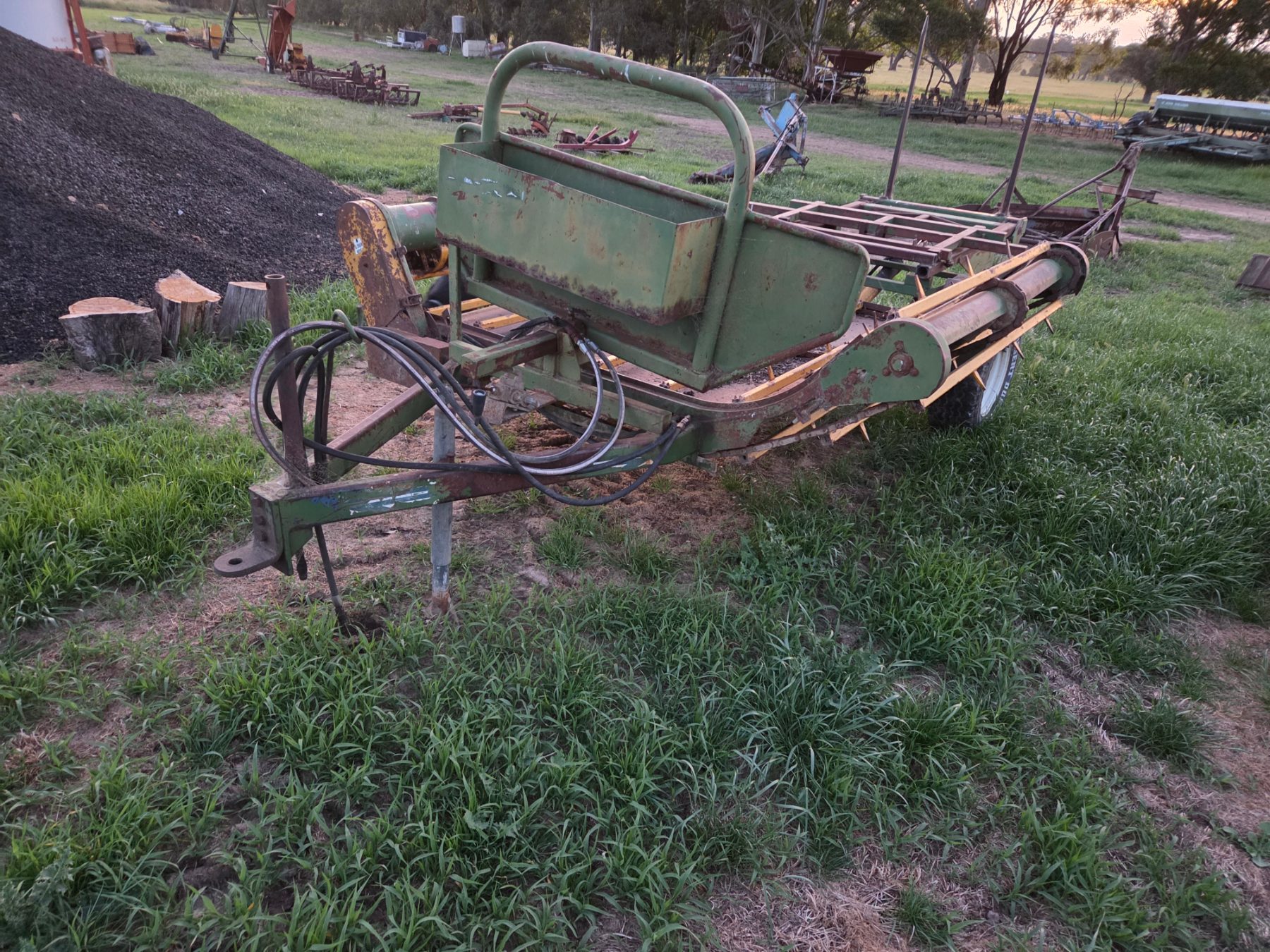 Used - Econo-Feeder Hay Sidewinder Feedout Wagon - photo 2