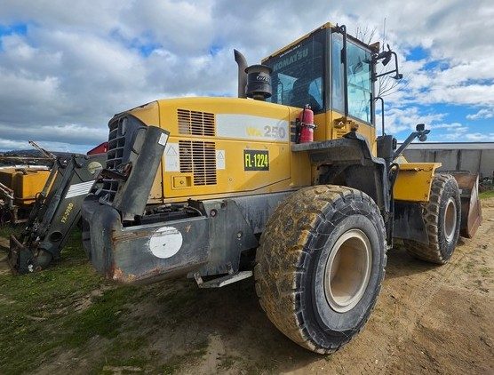 Komatsu WA250-5H Front End Loader - photo 2