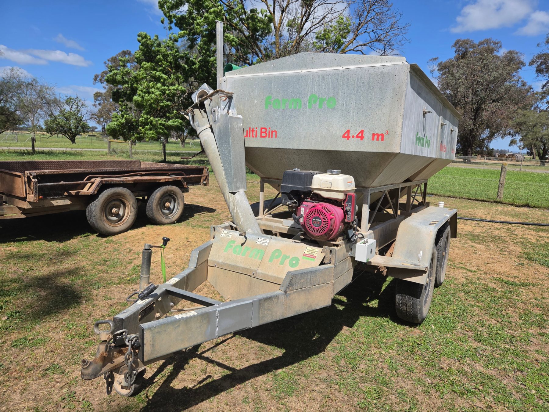 Used - 2012 Farm Pro 4.4 Twin Grouper Trailer - photo 4