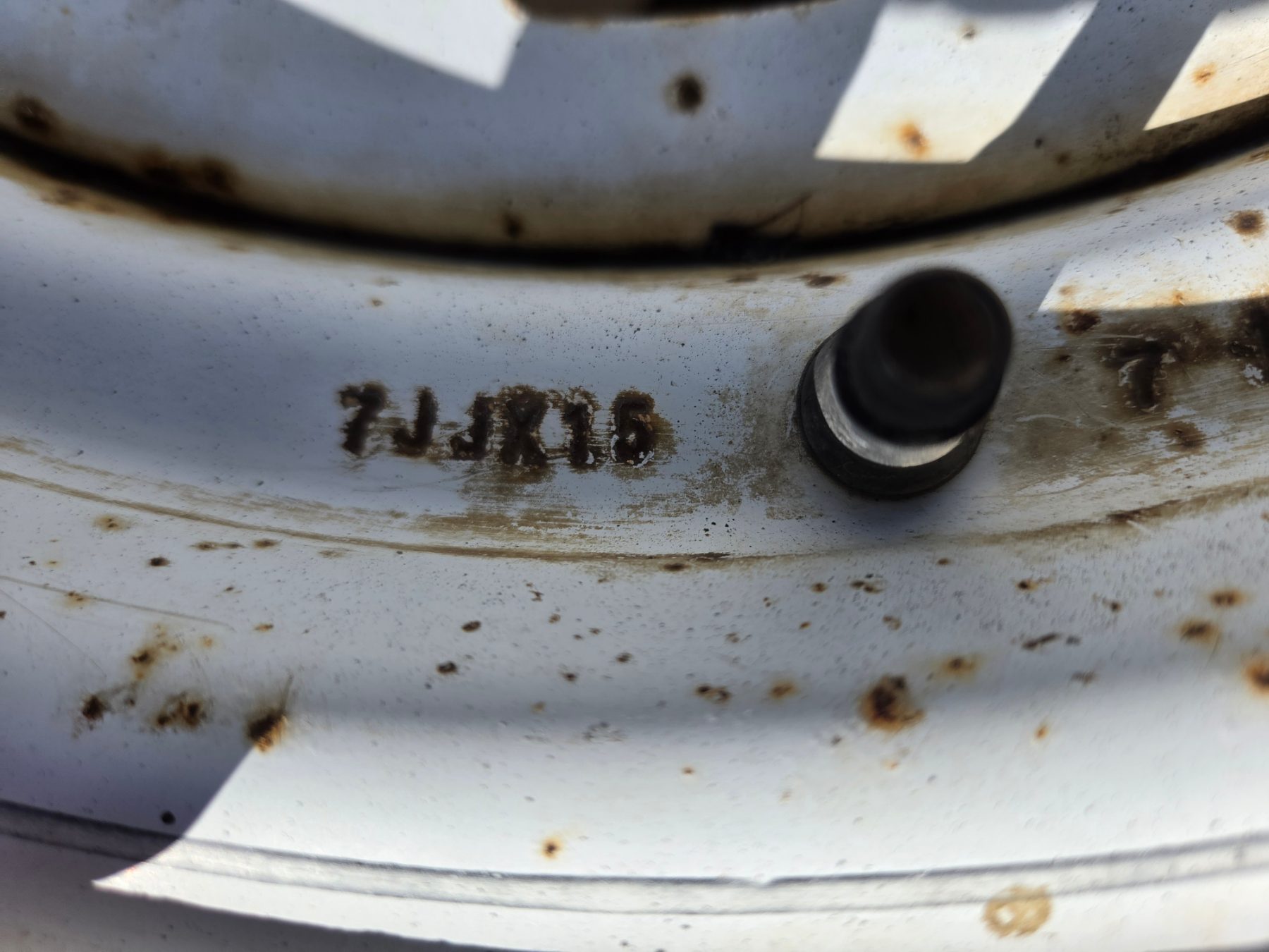 Used - 2x 15" Toyota 6 Stud Trailer Rims - photo 4