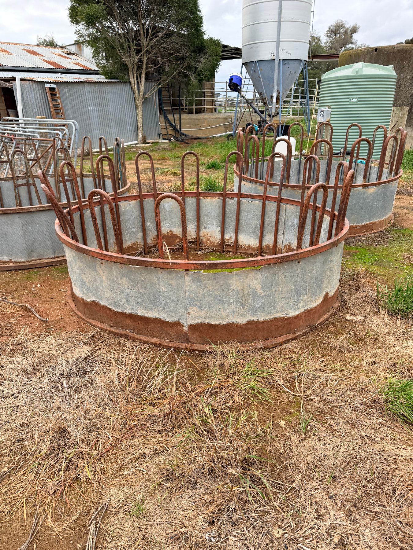 Waste not round hay ring