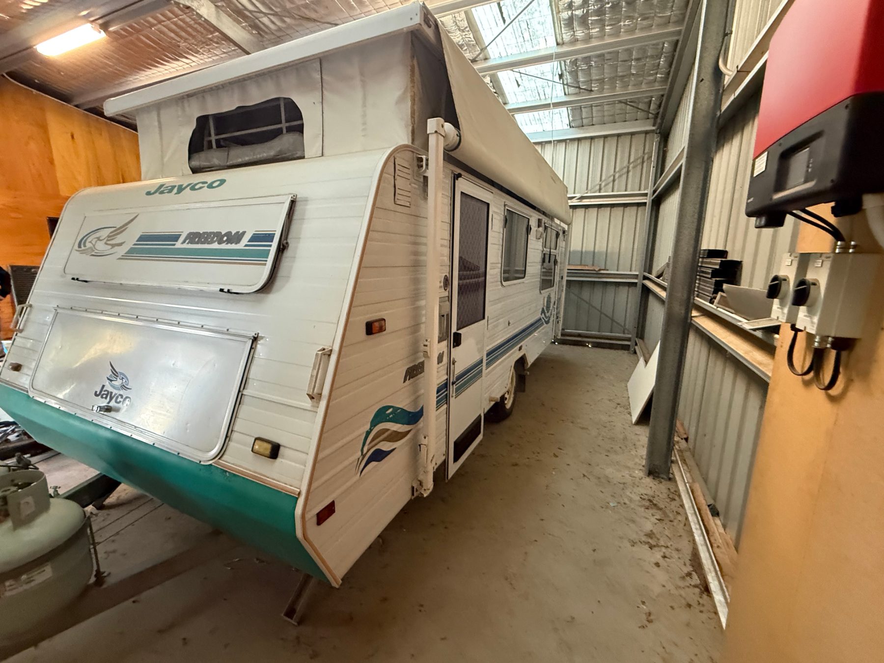 2000 18' Jayco Freedom pop top caravan with awning - photo 2