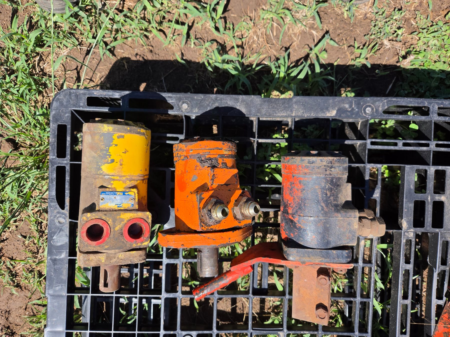 Used - 3x Hydraulic Drive Motors - photo 3