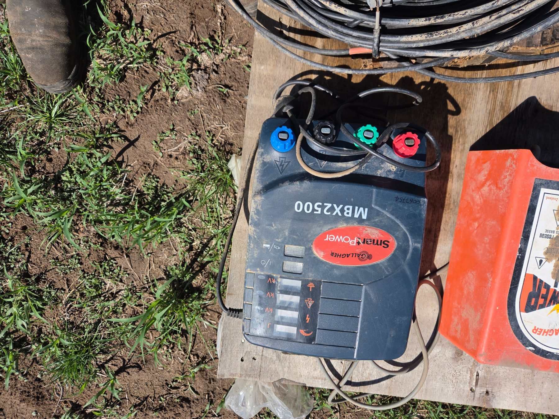 Used - Gallagher MBX2500 Mains Energiser - photo 2