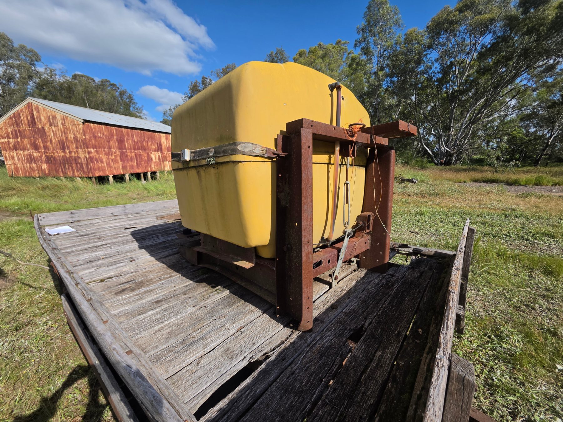 Used - Hardi 400 Ltr Spray Tank on 3pl Frame - photo 3