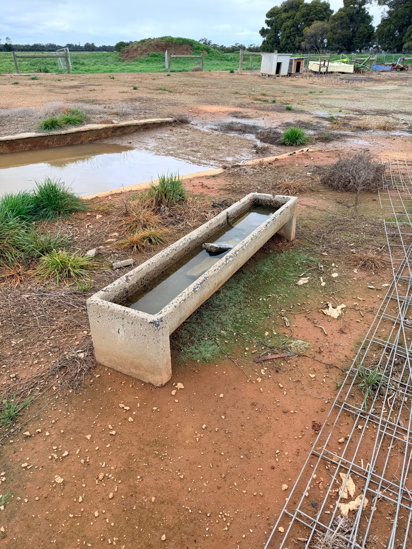 Rectangular concrete water trough - photo 2