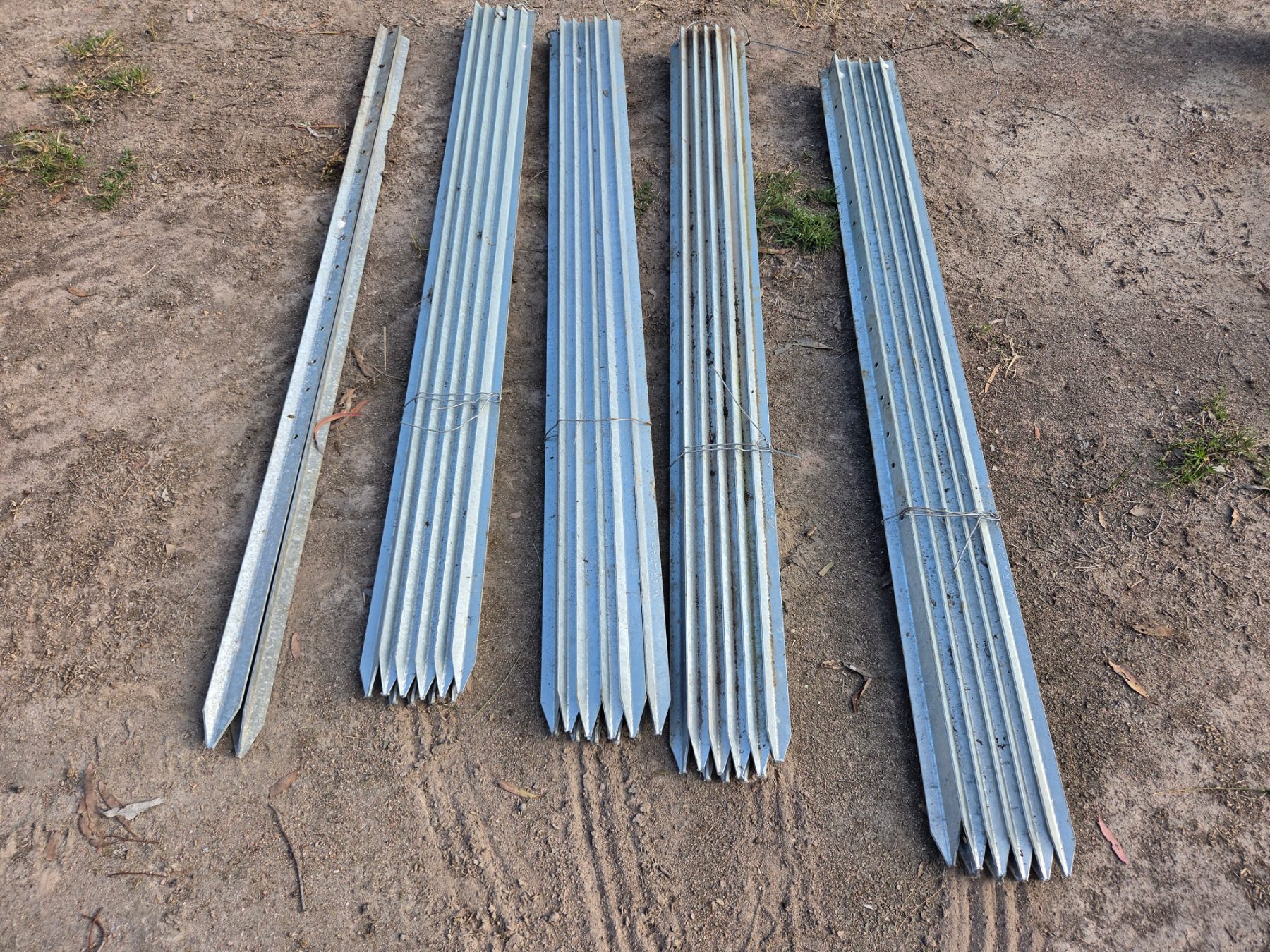 New - 42x 1650mm Waratah Galv. Fence Posts. - photo 3