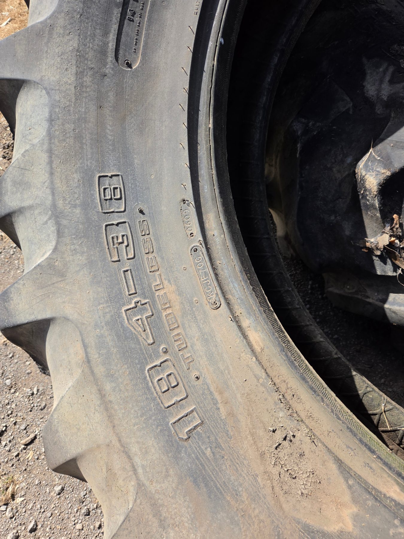 Used - 2x Goodyear 14.8-38 Boom Spray Tyres - photo 2