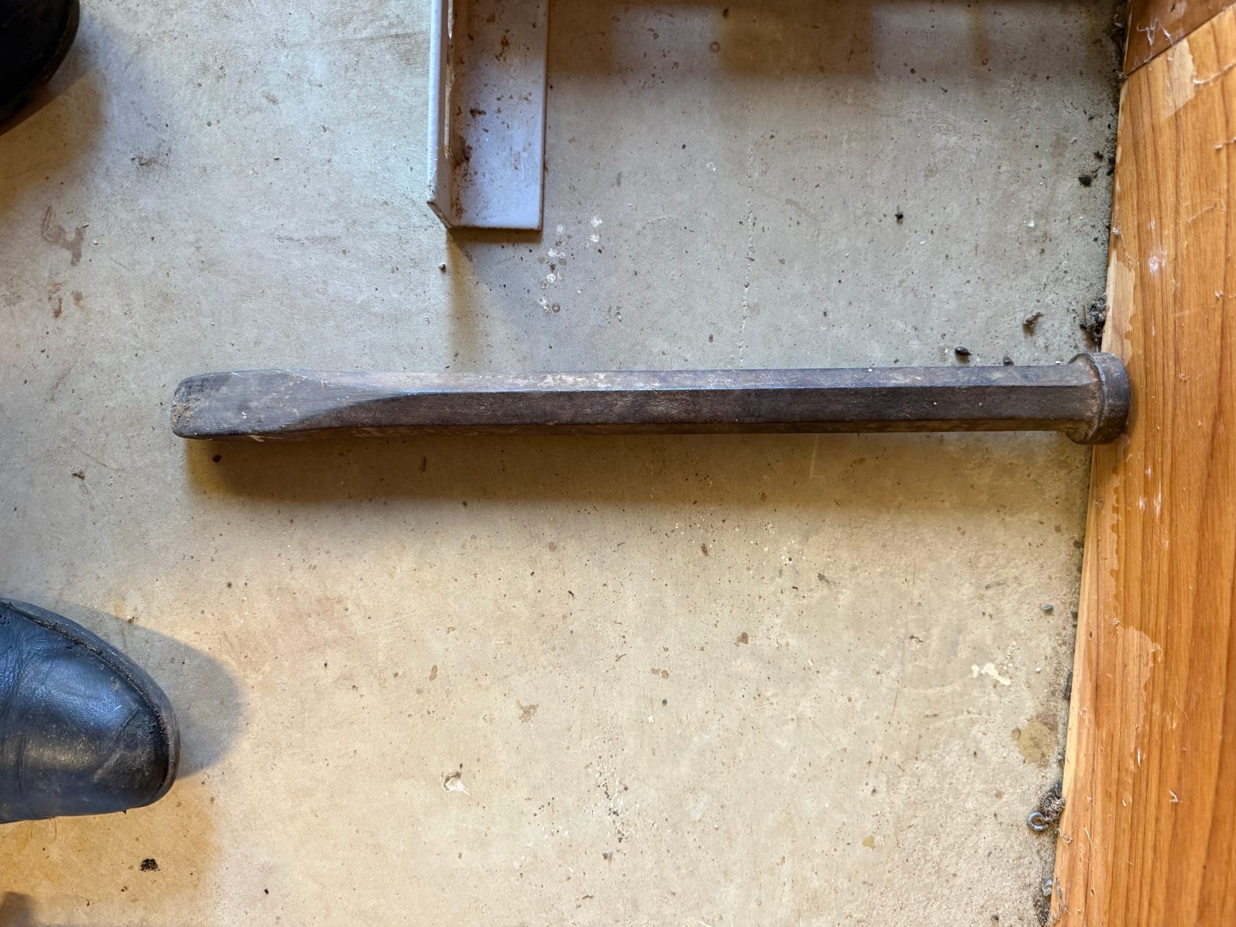 Heavy duty chisel