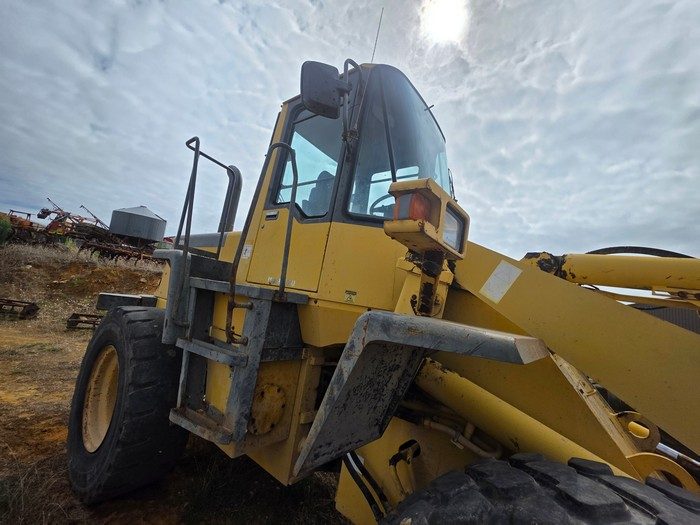 Komatsu WA200 Front End Loader - photo 6