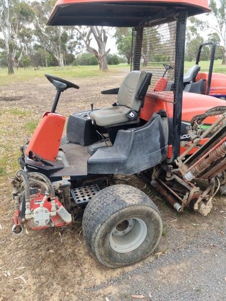 Used - Jacobsen LF4677 Fairway 4WD Mower - photo 6