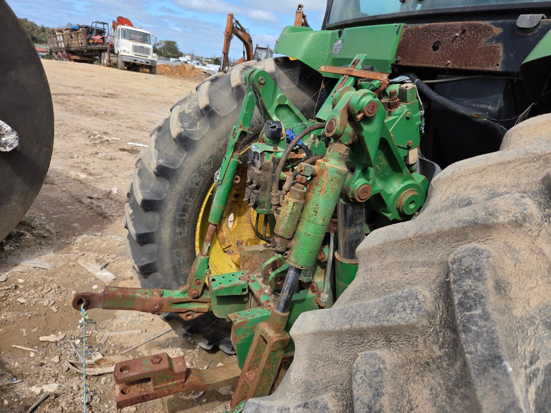 John Deere 7410 MFWD Tractor - photo 4