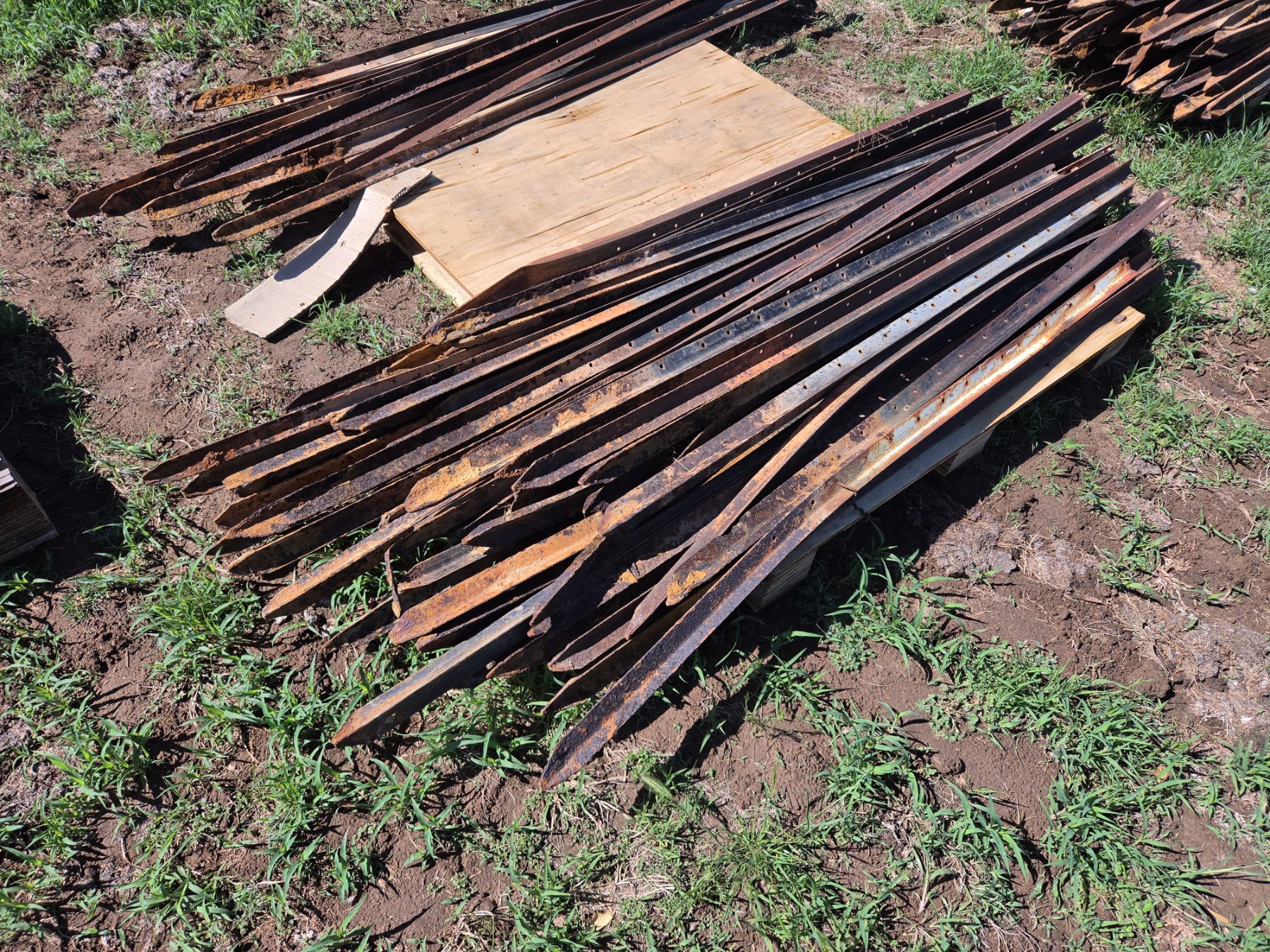 Used - Pallet (B) of 40 Used Star Posts - photo 3