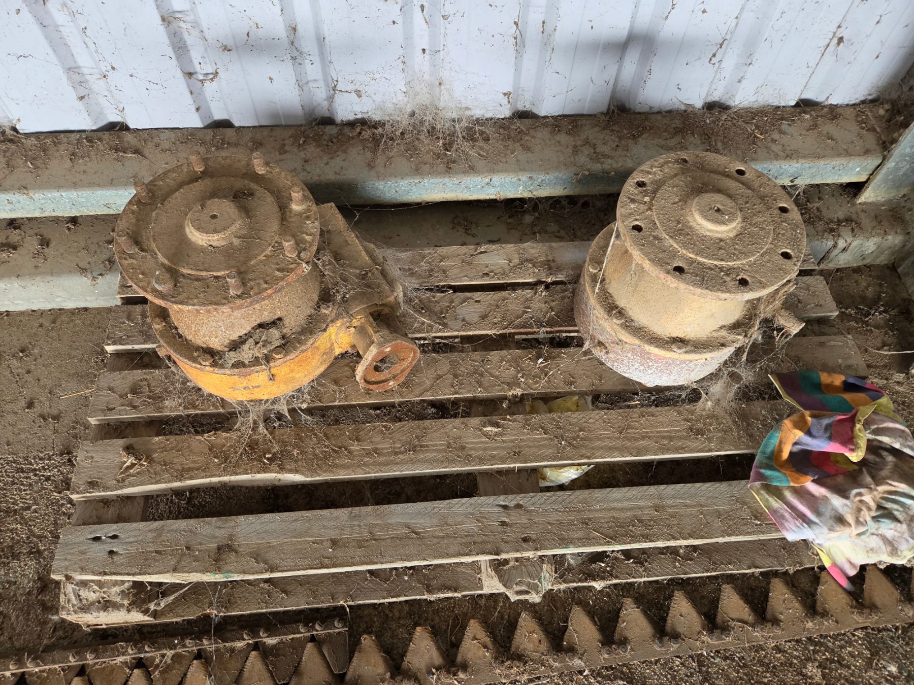 2x H/duty Geared Gate Valve Openers - photo 1