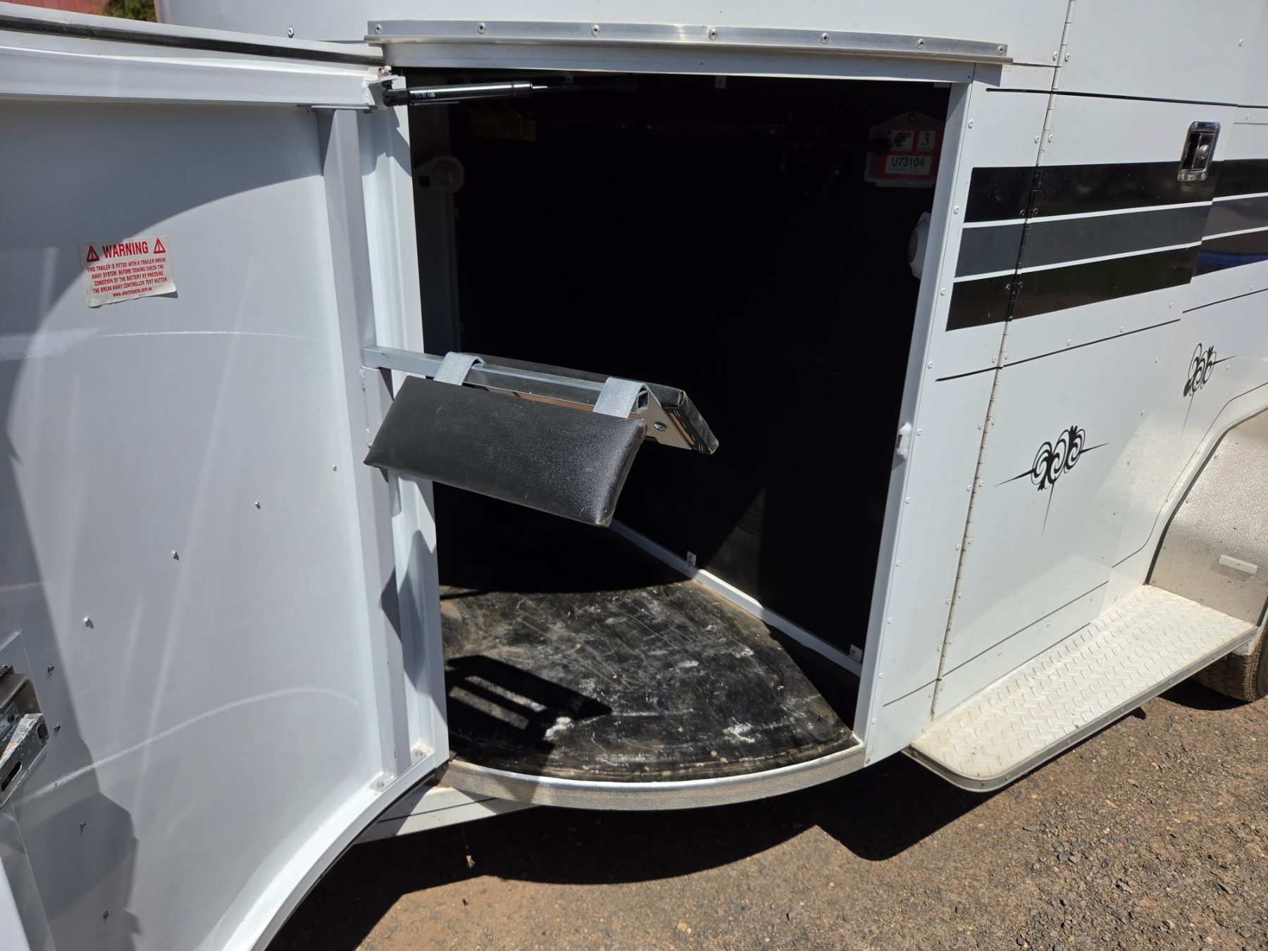 Used - 2012 Tender Deluxe Twin Horse Float (VIN:6T9T27V97CODAZ005) - photo 14