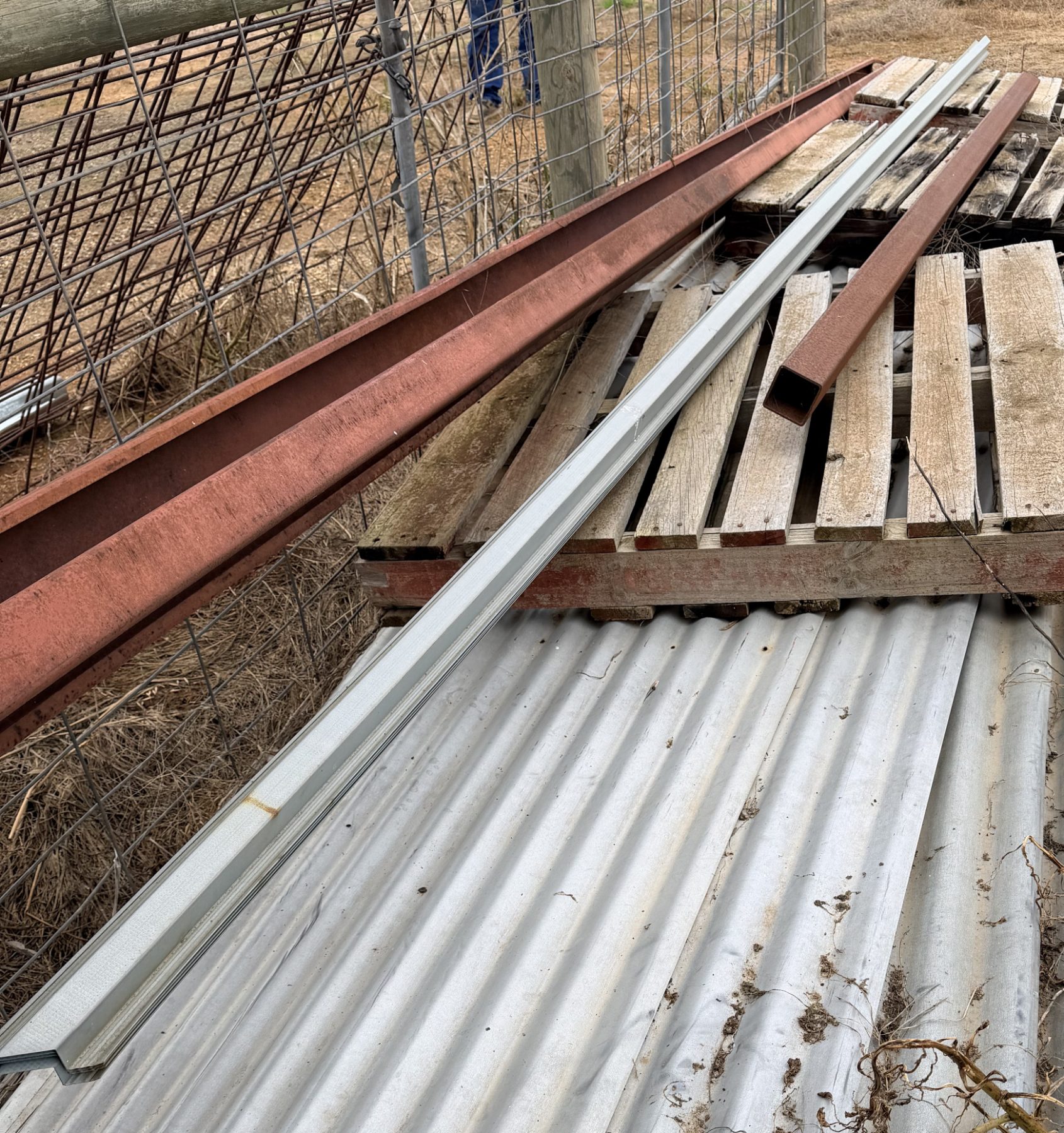 4 x 5m ceiling battens & 3m length of heavy box section steel - photo 3