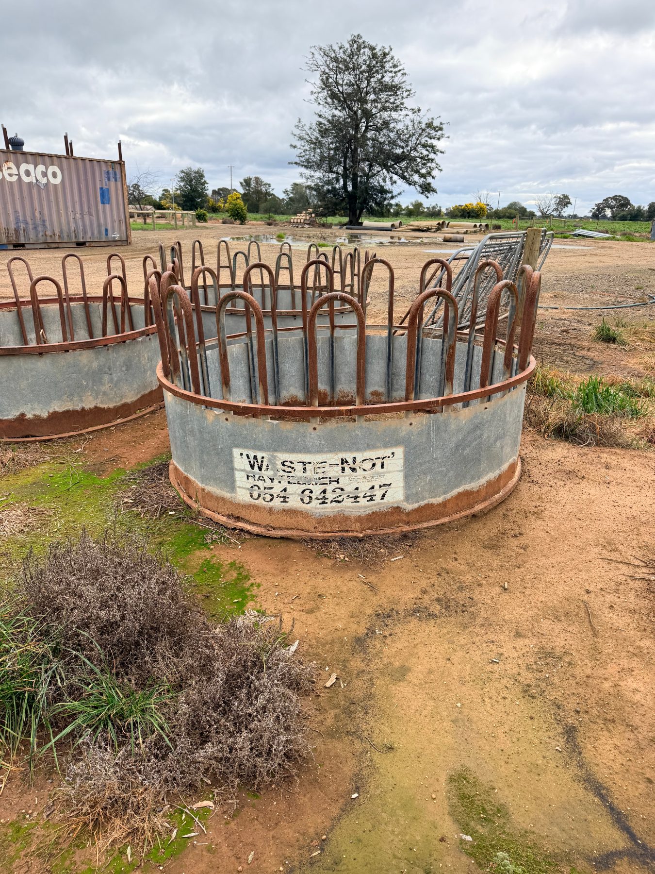 Waste not round hay ring