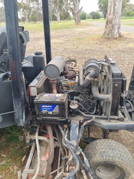 Used - Jacobsen LF4677 Fairway 4WD Mower - photo 5