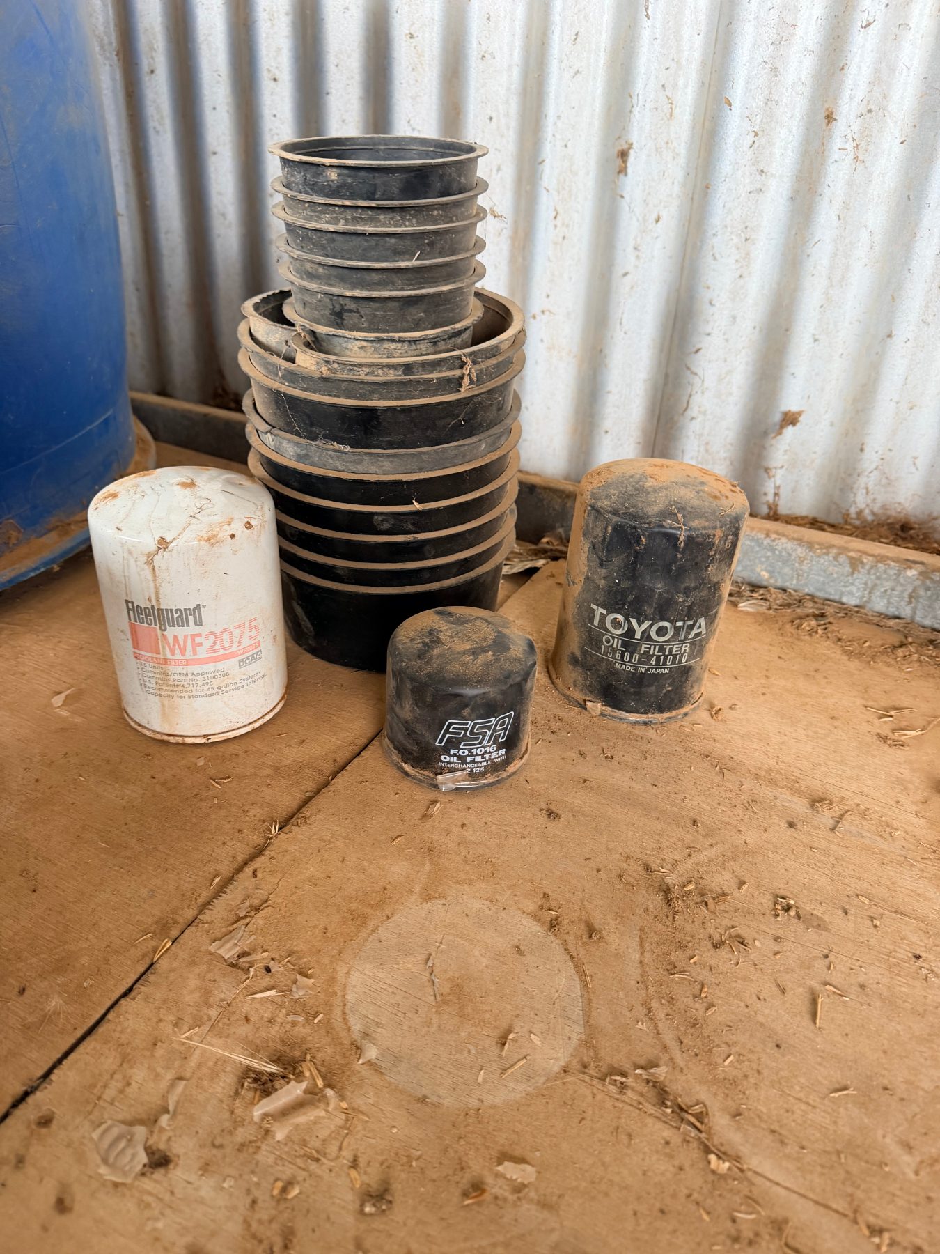 Irrigation plugs and oil filters - photo 1