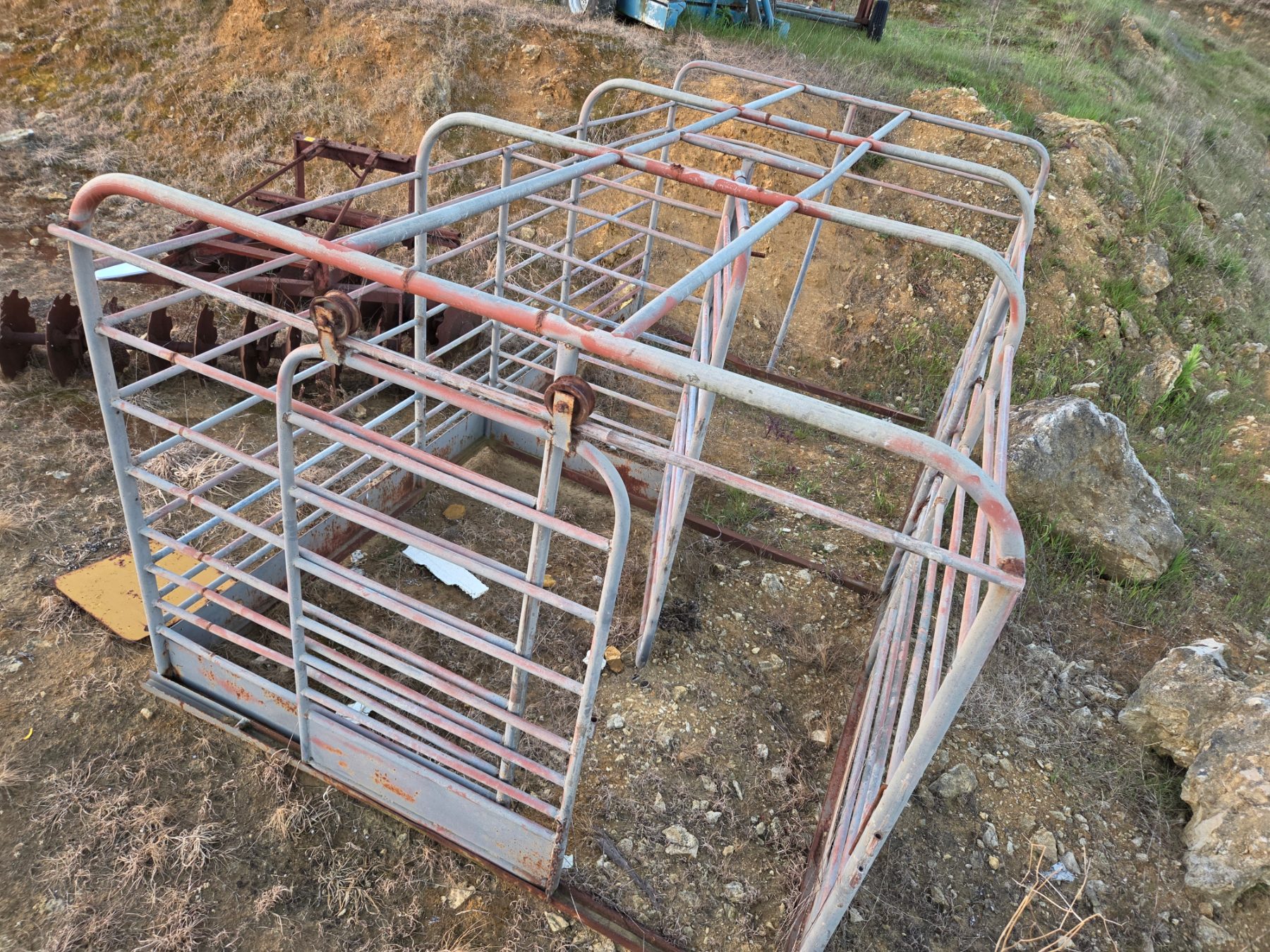 Galv. 2 Pen Cattle Crate 8x14ft - photo 3