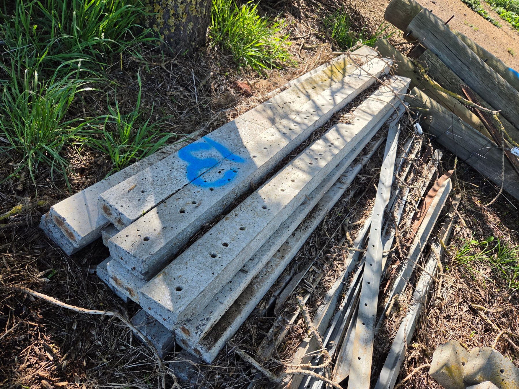 13x New Concrete Fence Posts - photo 2