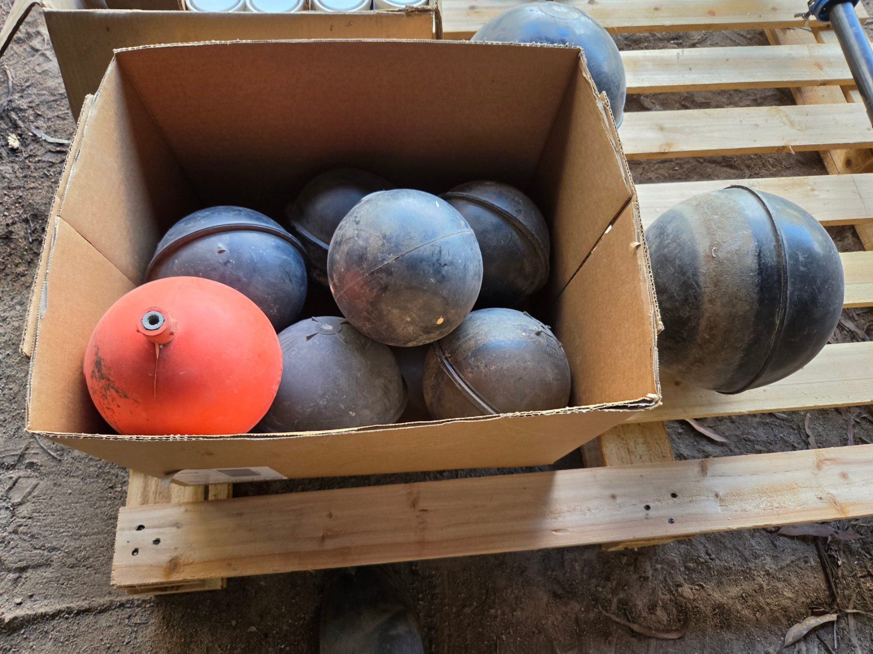 Used - 9x Poly Trough Floats - photo 1
