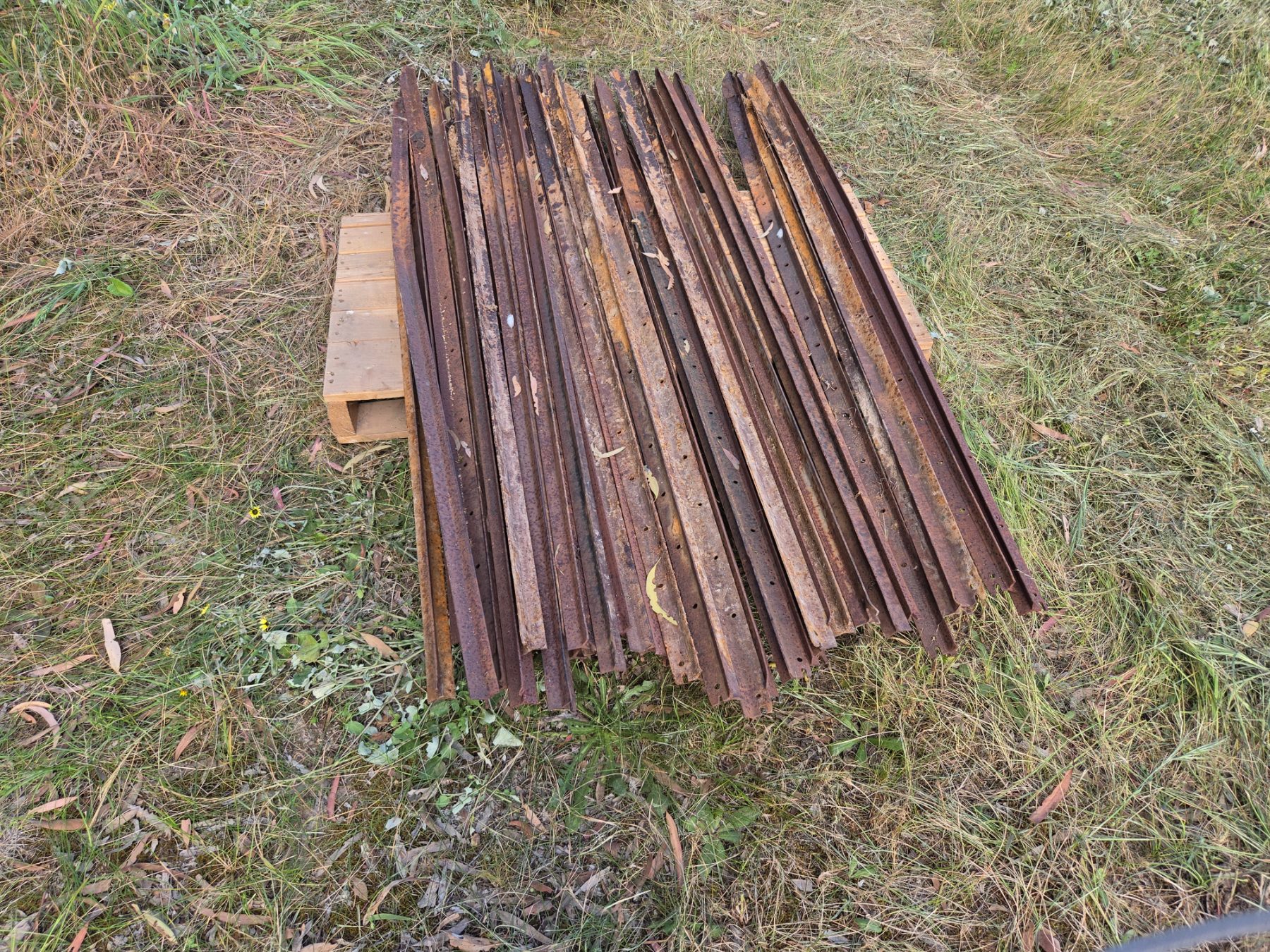 Used - 40x 1650mm Steel Posts - photo 3