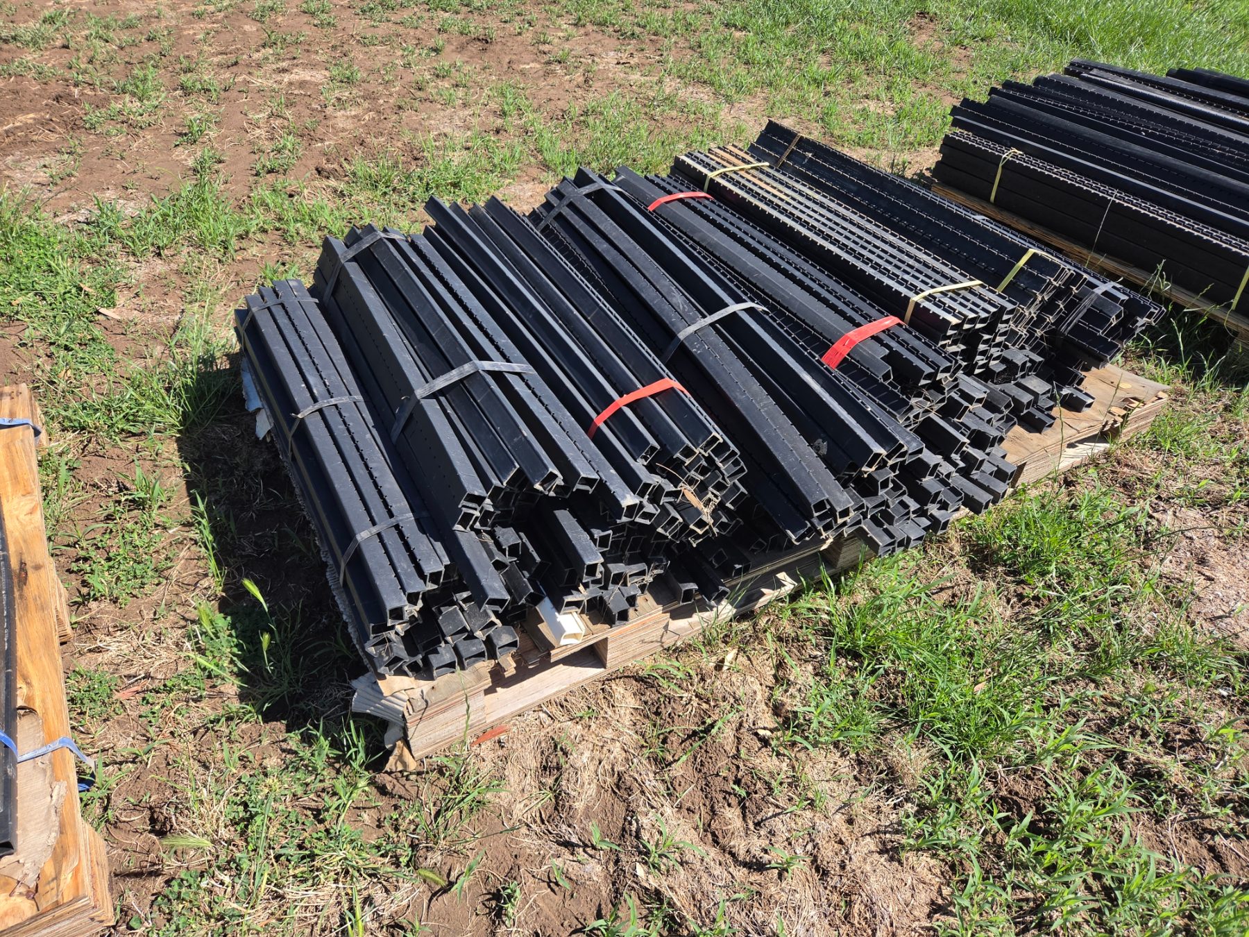 Used - Pallet (B) of Electric Fence Poly Droppers - photo 1