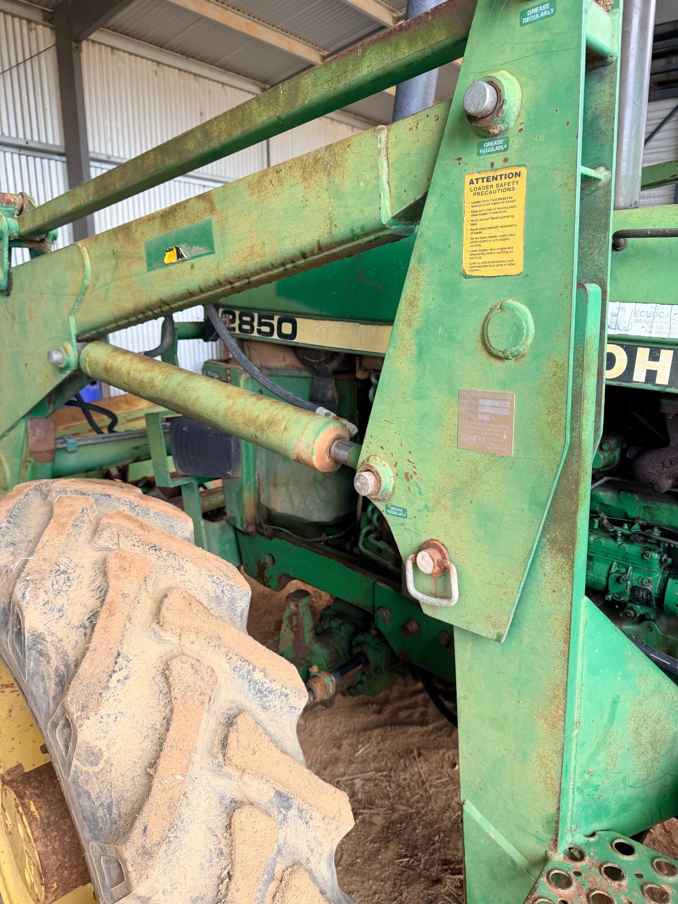 1988 John Deere 2850 Tractor & FEL - photo 9