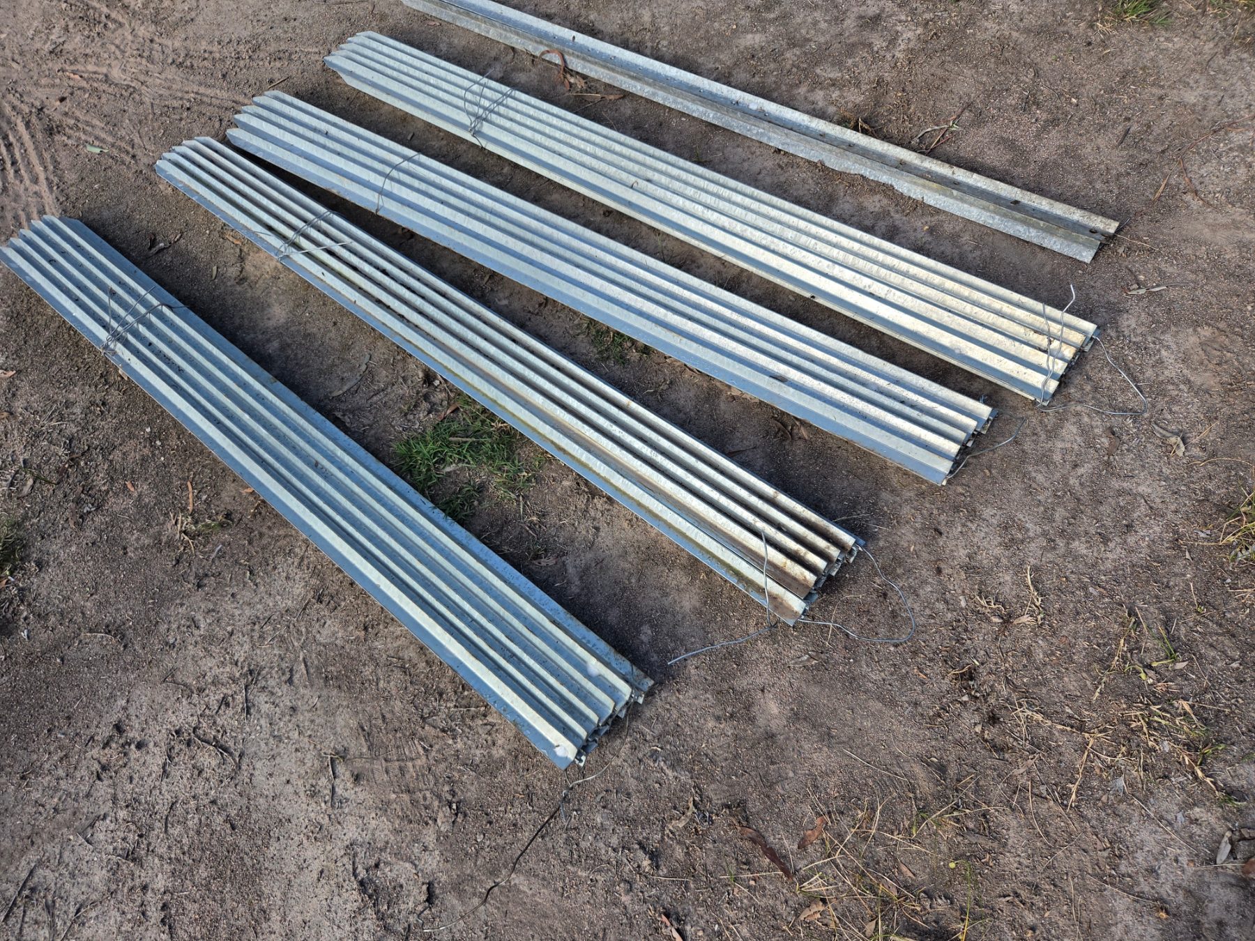New - 42x 1650mm Waratah Galv. Fence Posts. - photo 2