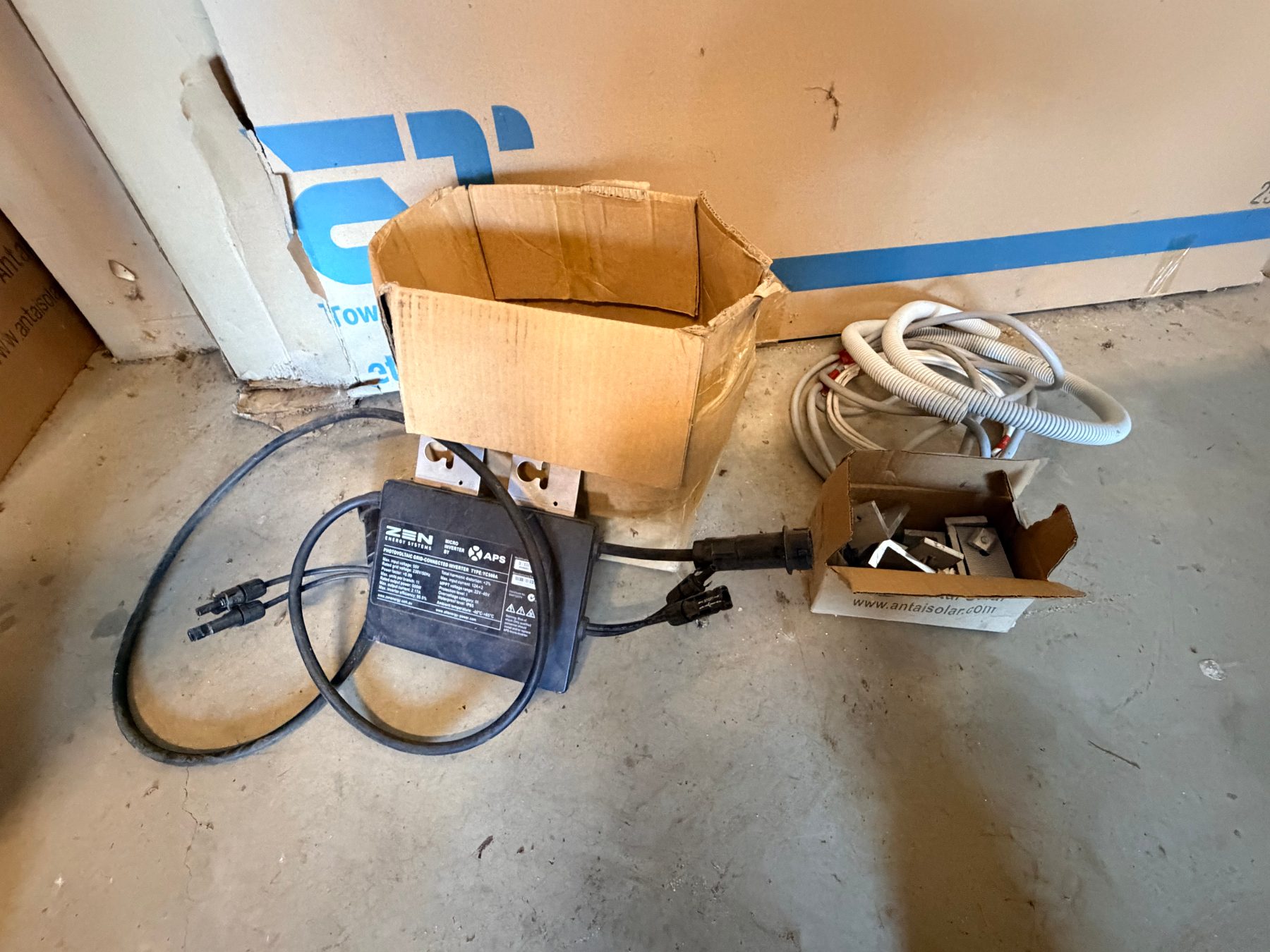 9 x Zen ET Solar P660 9 panels and micro inverter - photo 4