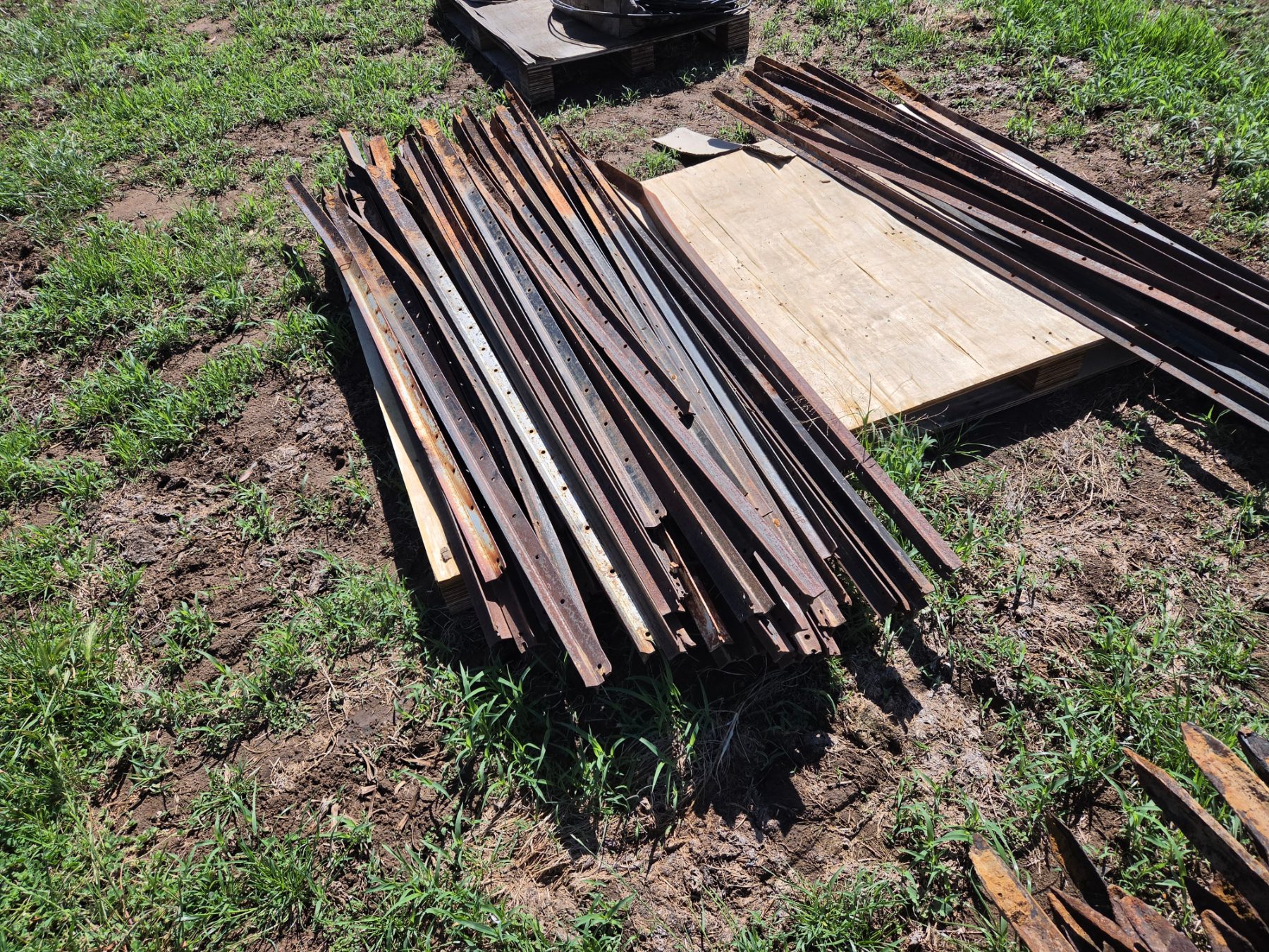Used - Pallet (B) of 40 Used Star Posts - photo 1