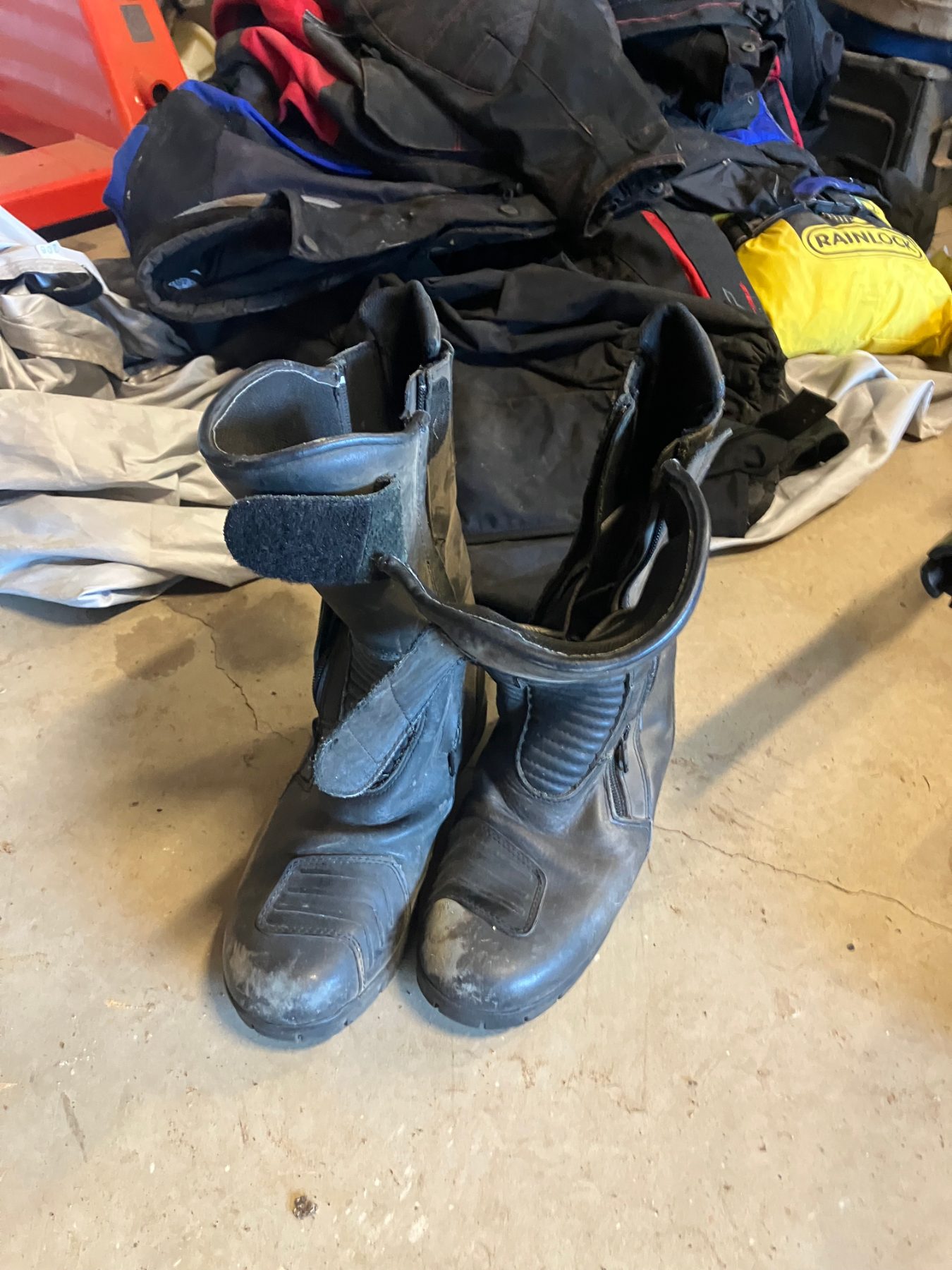 Assorted motorcycle jackets and accessories - photo 2