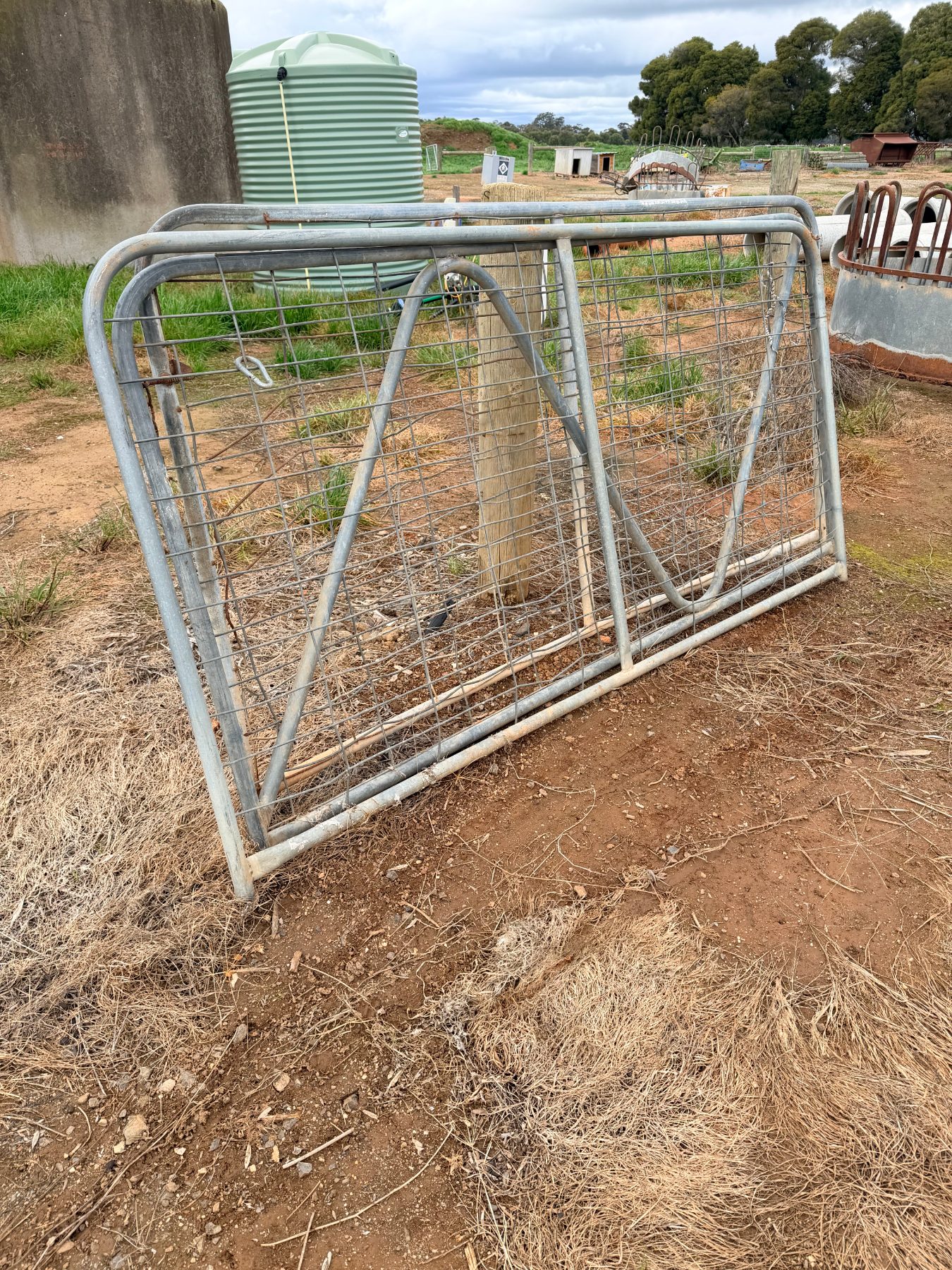 3 x 8' farm gates - photo 1