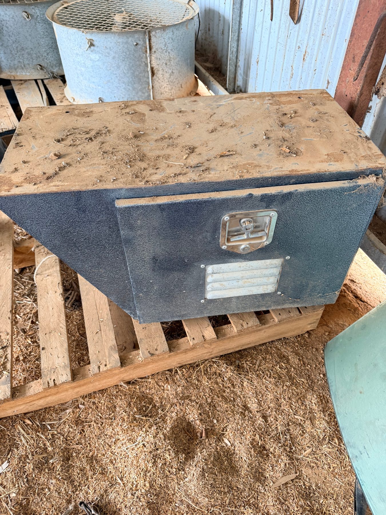 Toolbox 800mm x 400mm x 600mm to suit truck or Ute. - photo 3