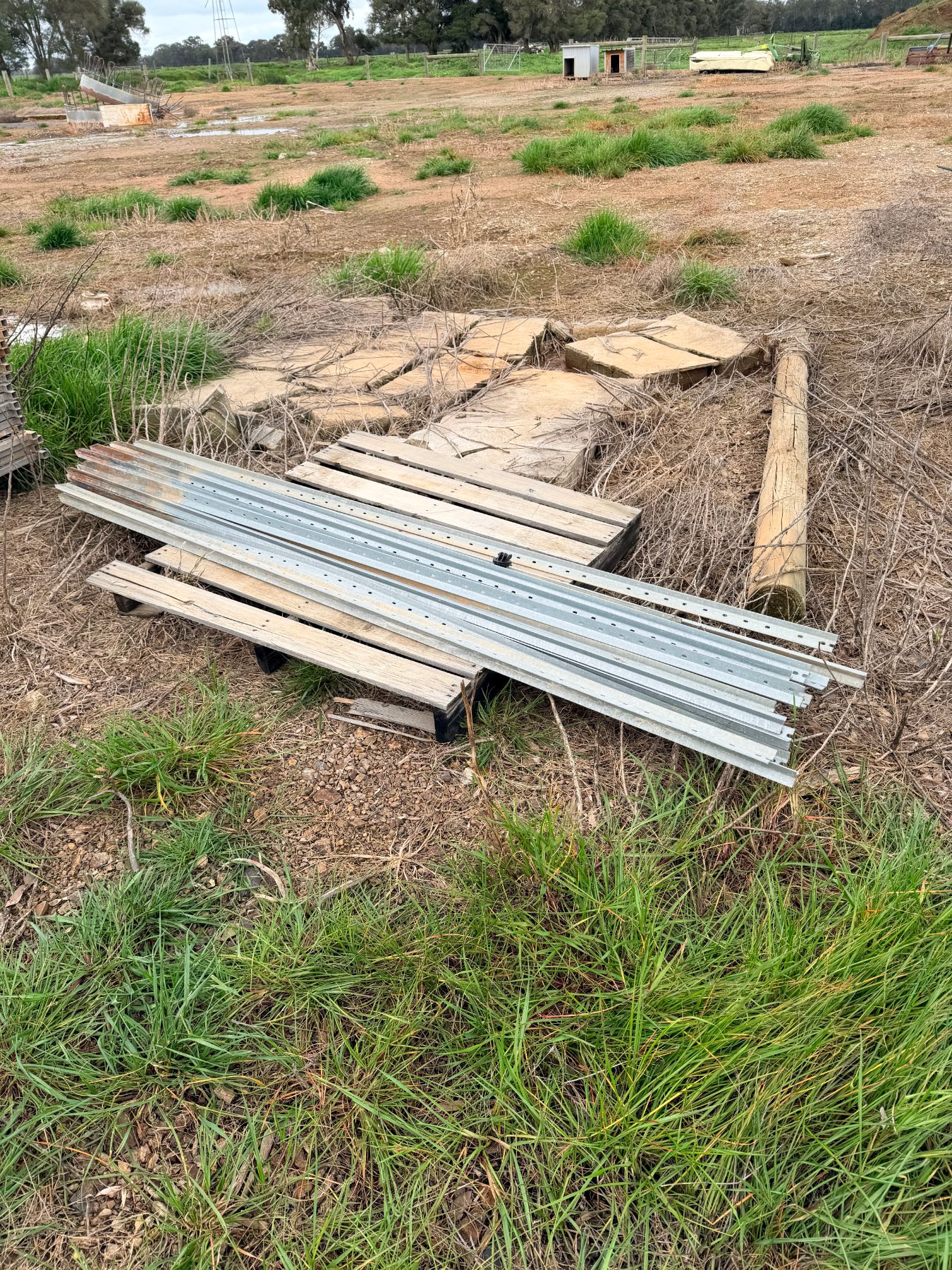20 x 2.4m star posts - photo 2