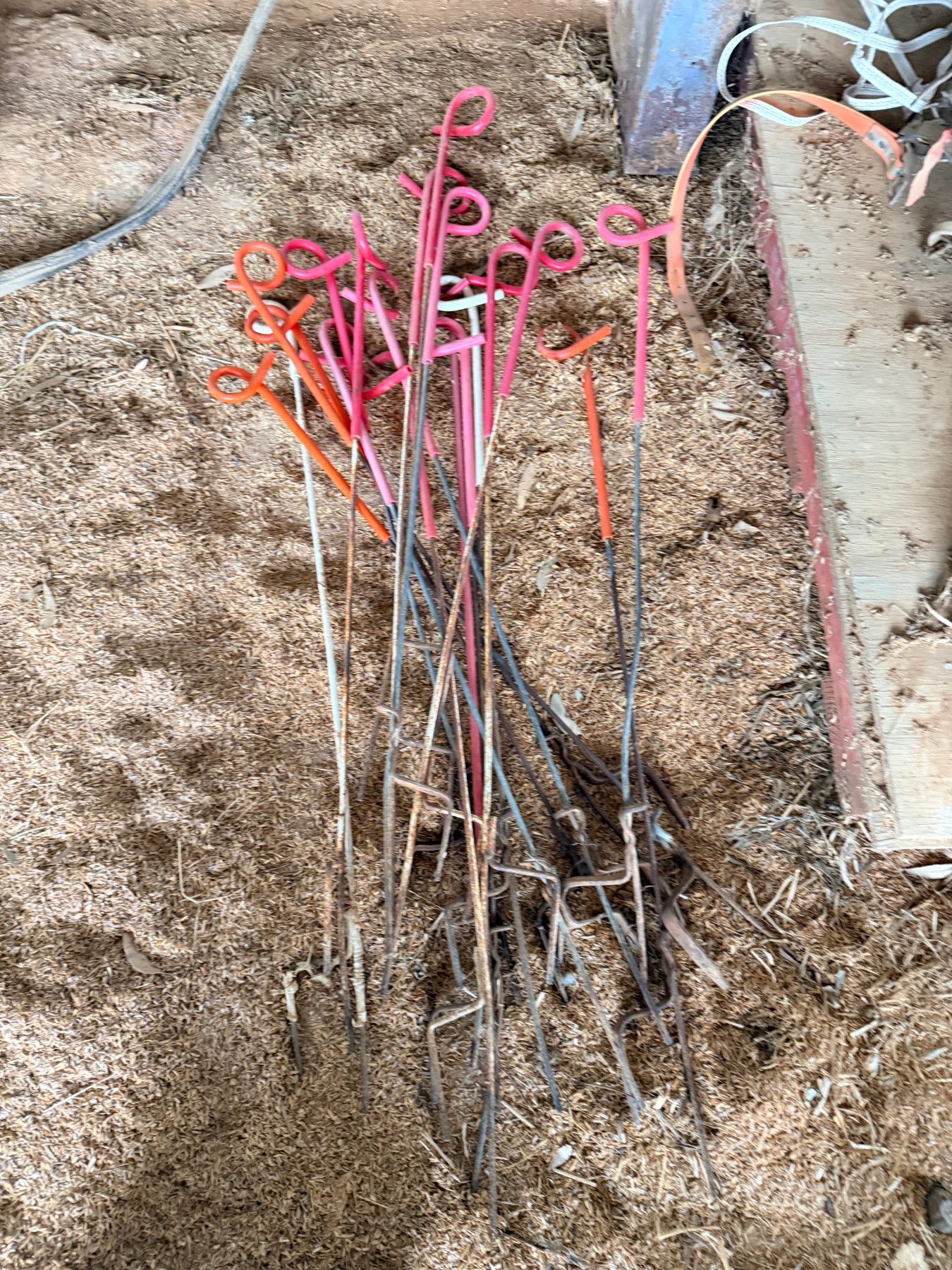 18 pig tail temp fence posts - photo 2
