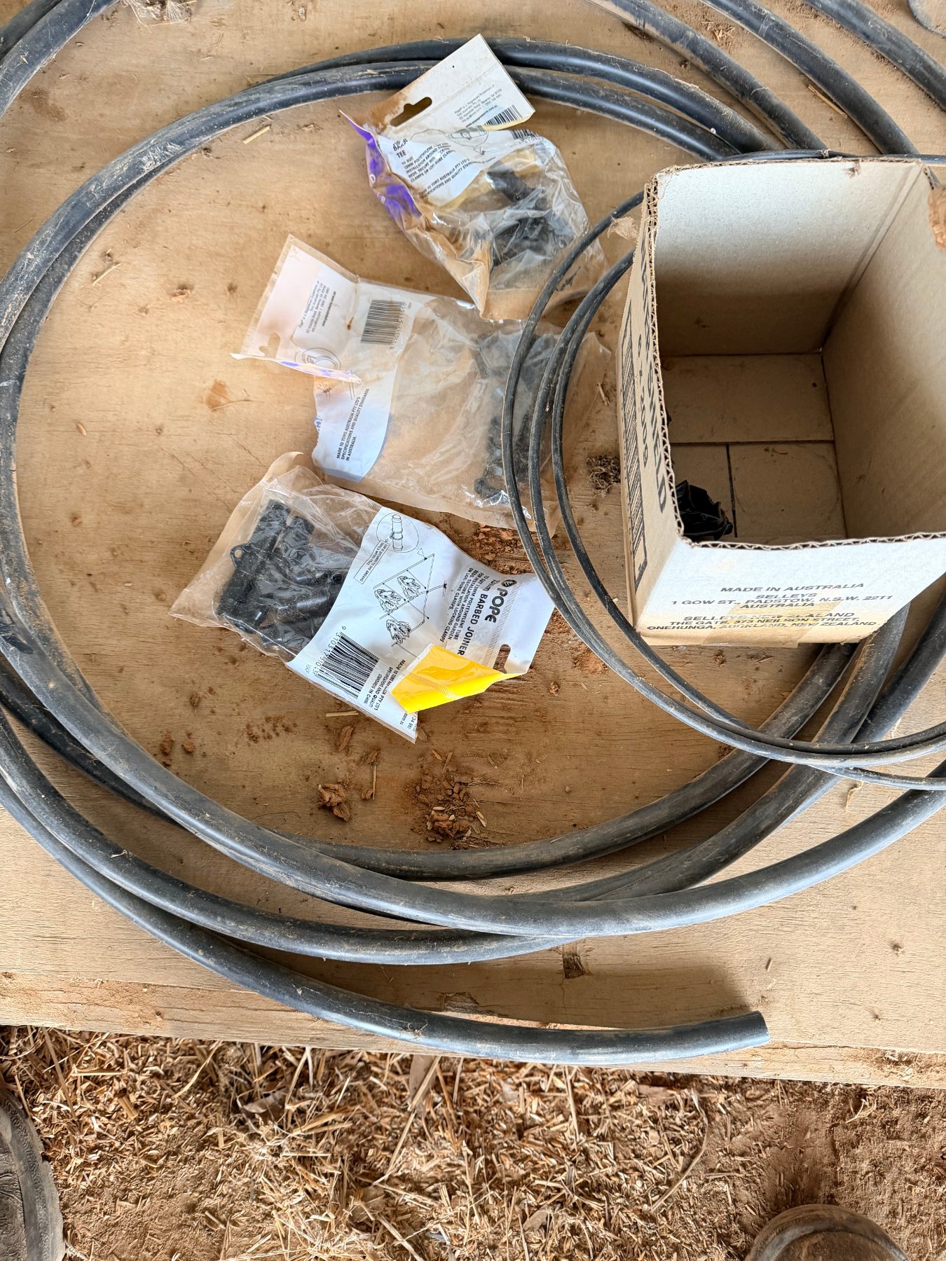 Garden irrigation dripper line and accessories - photo 1