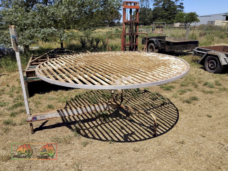 Round Wool Table With Scales