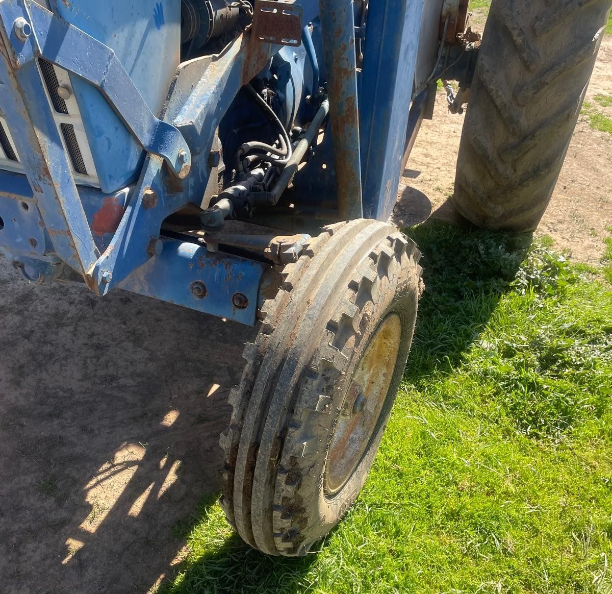 Ford 4000 2WD Tractor with FEL - photo 7