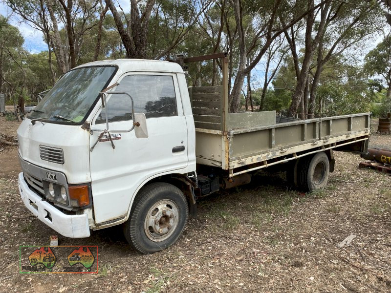 Isuzu KT26 1982 - photo 2