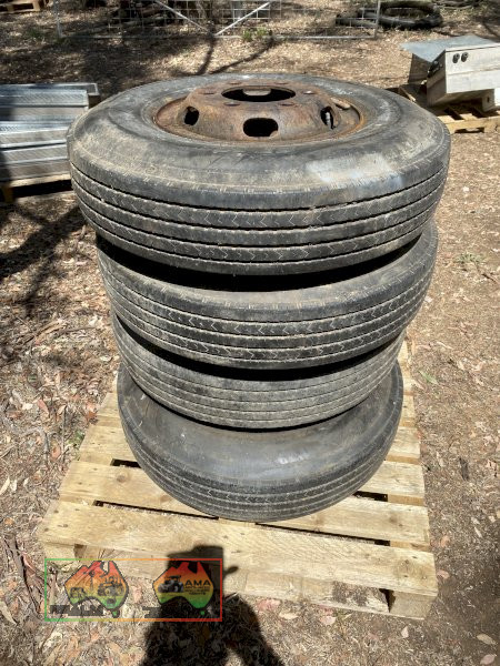 Truck Rims & Tyres x4